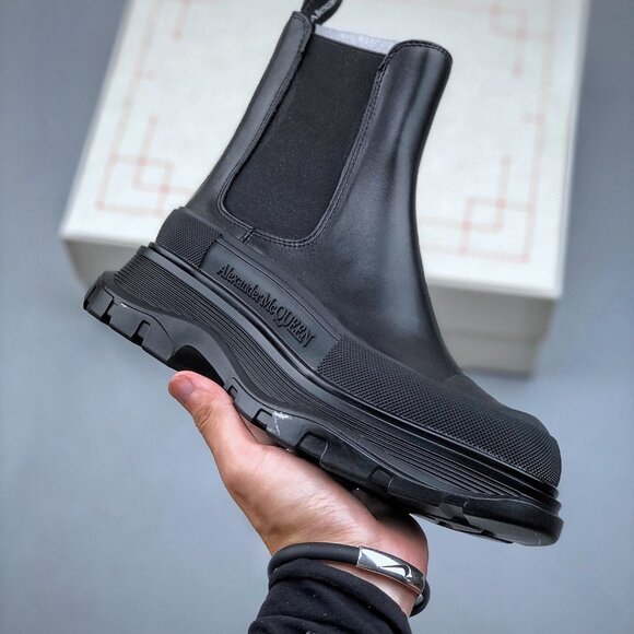 Alexander McQueen Tread Slick Chelsea Boot Leather Triple Black main image 4